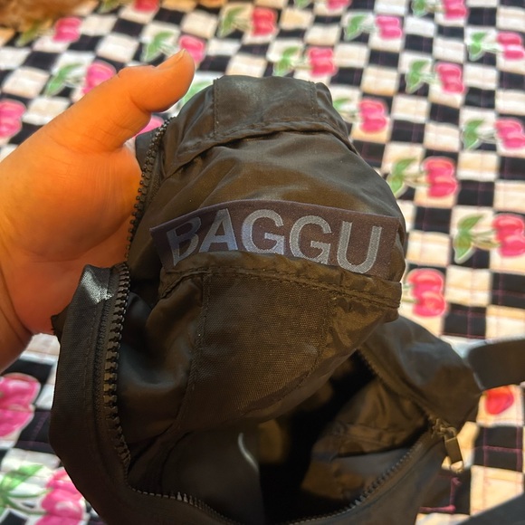 BAGGU medium Black Crossbody Bag - Picture 3 of 7